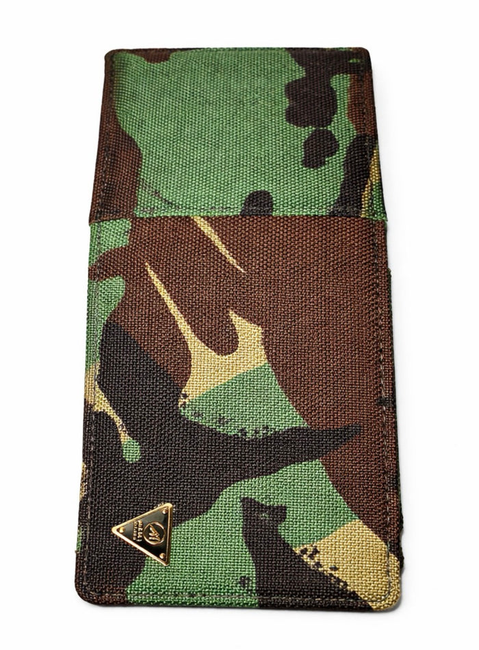 Mint magnet money clip wallet showing a sleek leather design with a metal magnetic clip for cash and cards.
