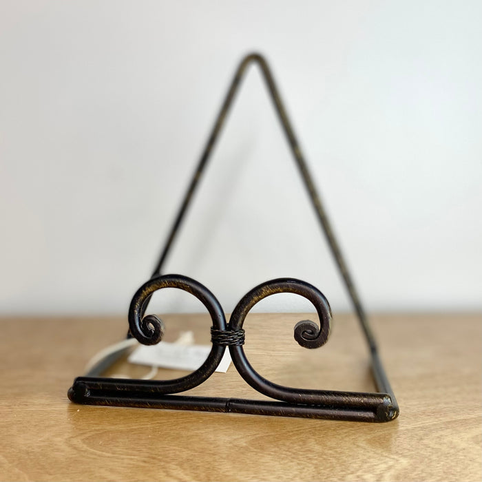 Scroll Plate Stand